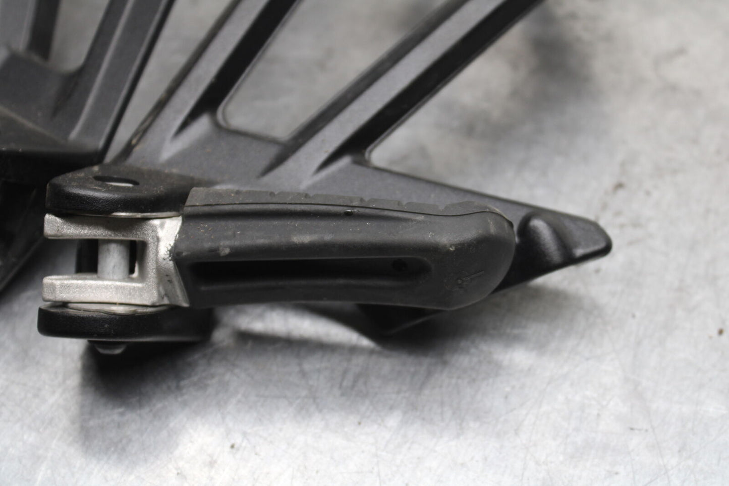 21-24 KTM 890 ADVENTURE R REAR BACK PASSENGER PEG SET PAIR BB723