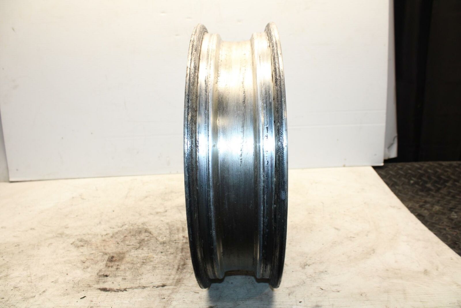 00-04 SUZUKI MARAUDER 800 VZ800 REAR BACK WHEEL RIM  64150-48E00-12R BB305