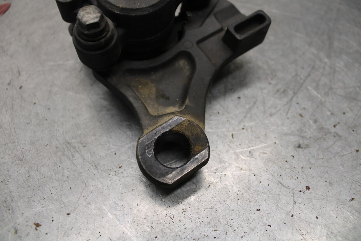 09-11 TRIUMPH DAYTONA 675 REAR BACK BRAKE CALIPER W MOUNT BRACKET BB652