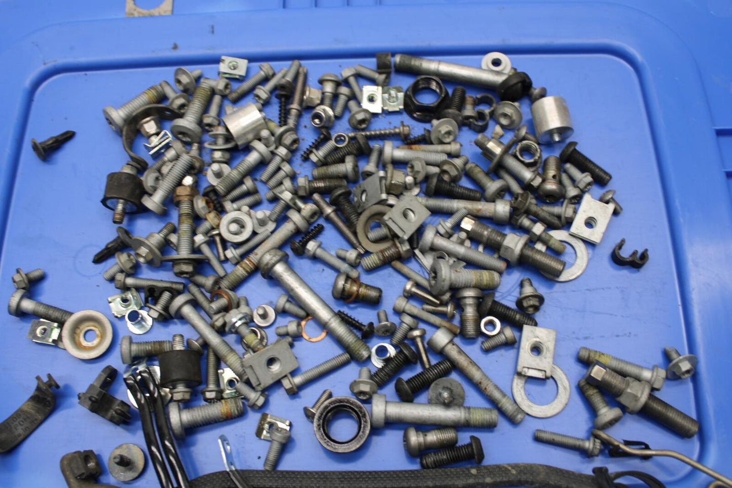 16-18 KTM 690 DUKE MISCELLANEOUS MOUNTING BOLTS HARDWARE MOTOR SCREWS BB631