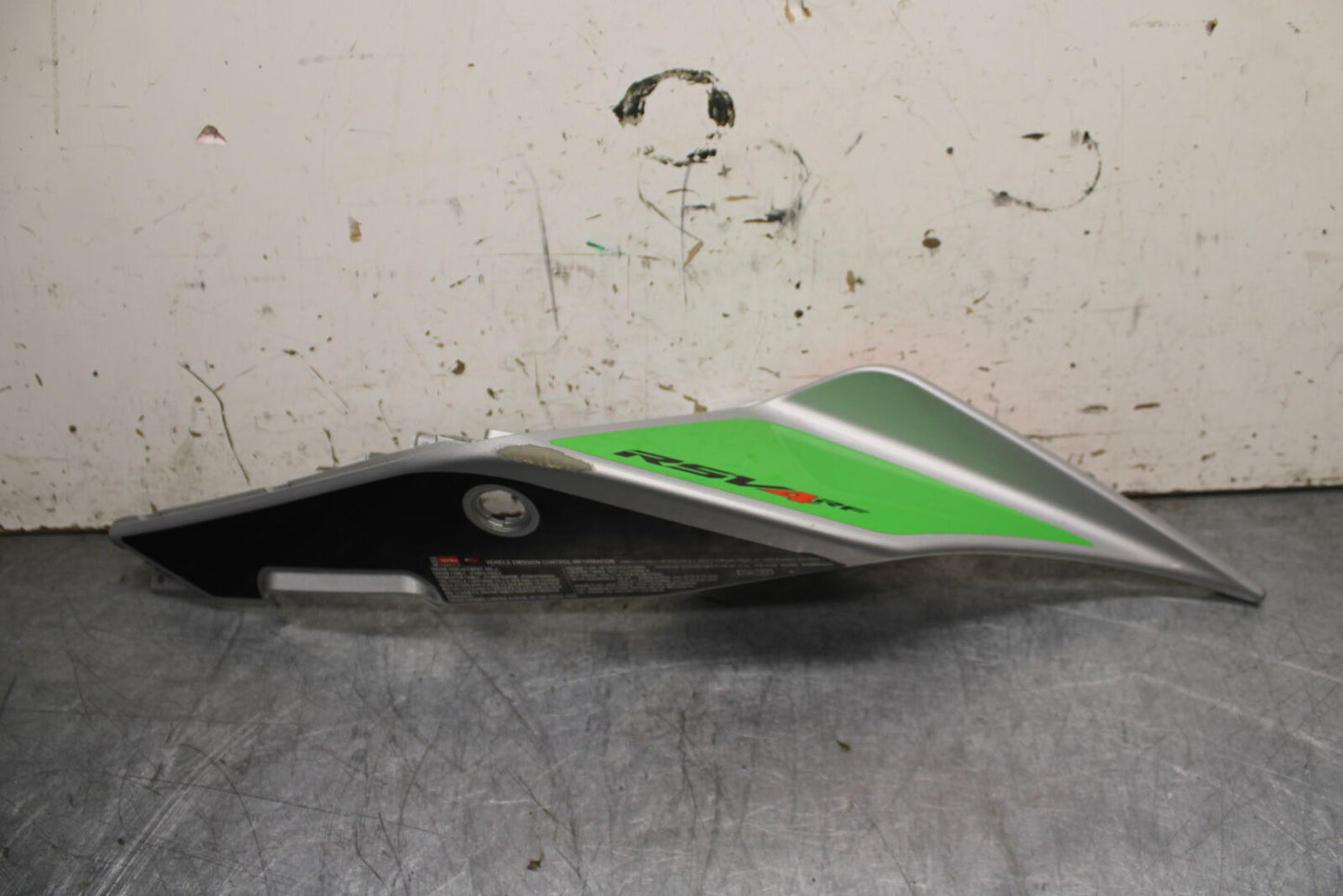 15-19 APRILIA RSV4 RF LEFT REAR BACK TAIL FAIRING COWL SHROUD BB611