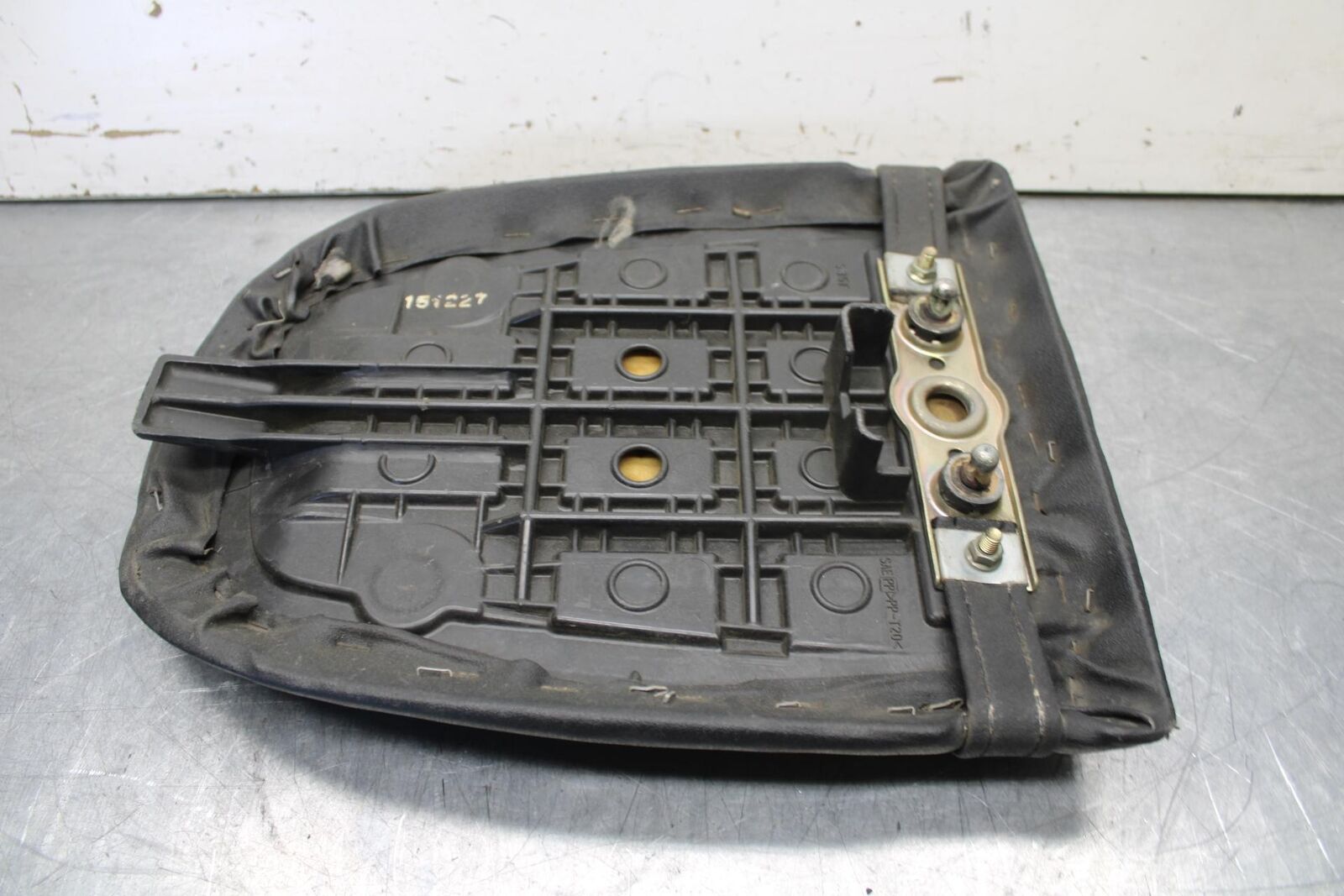 01-03 SUZUKI GSXR600 REAR BACK PASSENGER TANDEM SEAT PAD SADDLE PILLION BB633