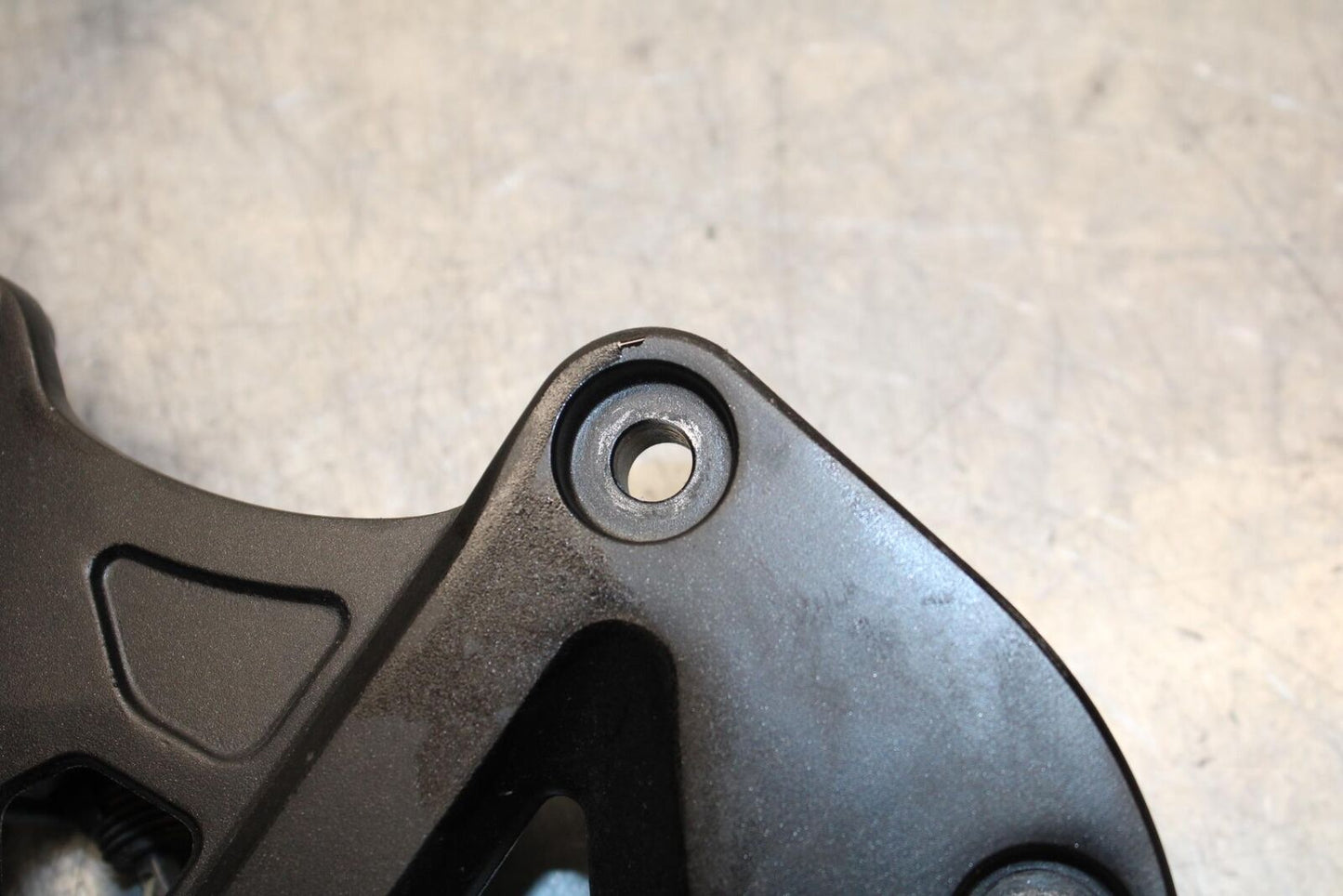 20 SUZUKI GSXR 1000 RIGHT REARSET REAR SET DRIVER FOOT PEG REST STOP BB597
