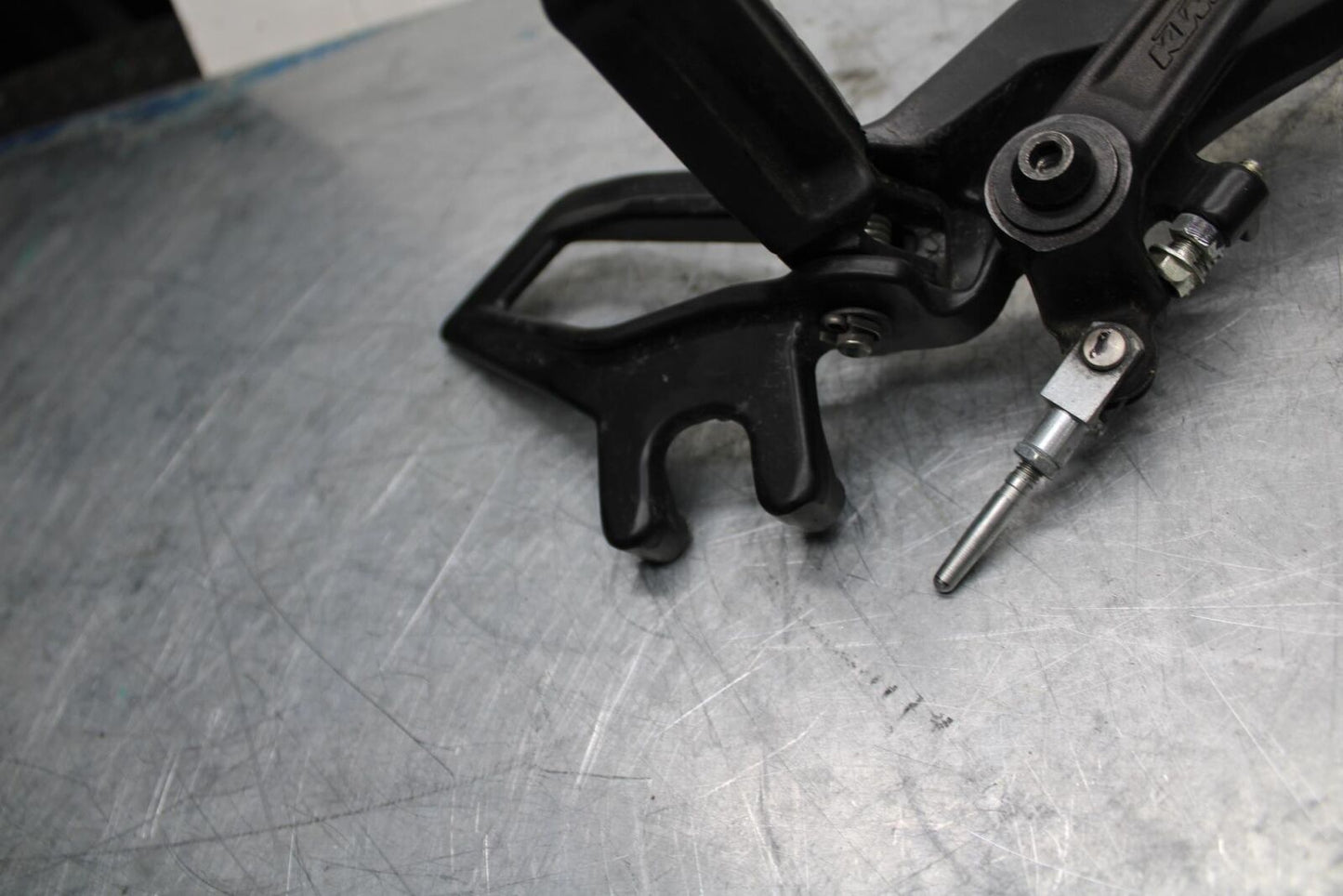 18 KTM RC 390 RIGHT REARSET REAR SET DRIVER FOOT PEG REST STOP BB442