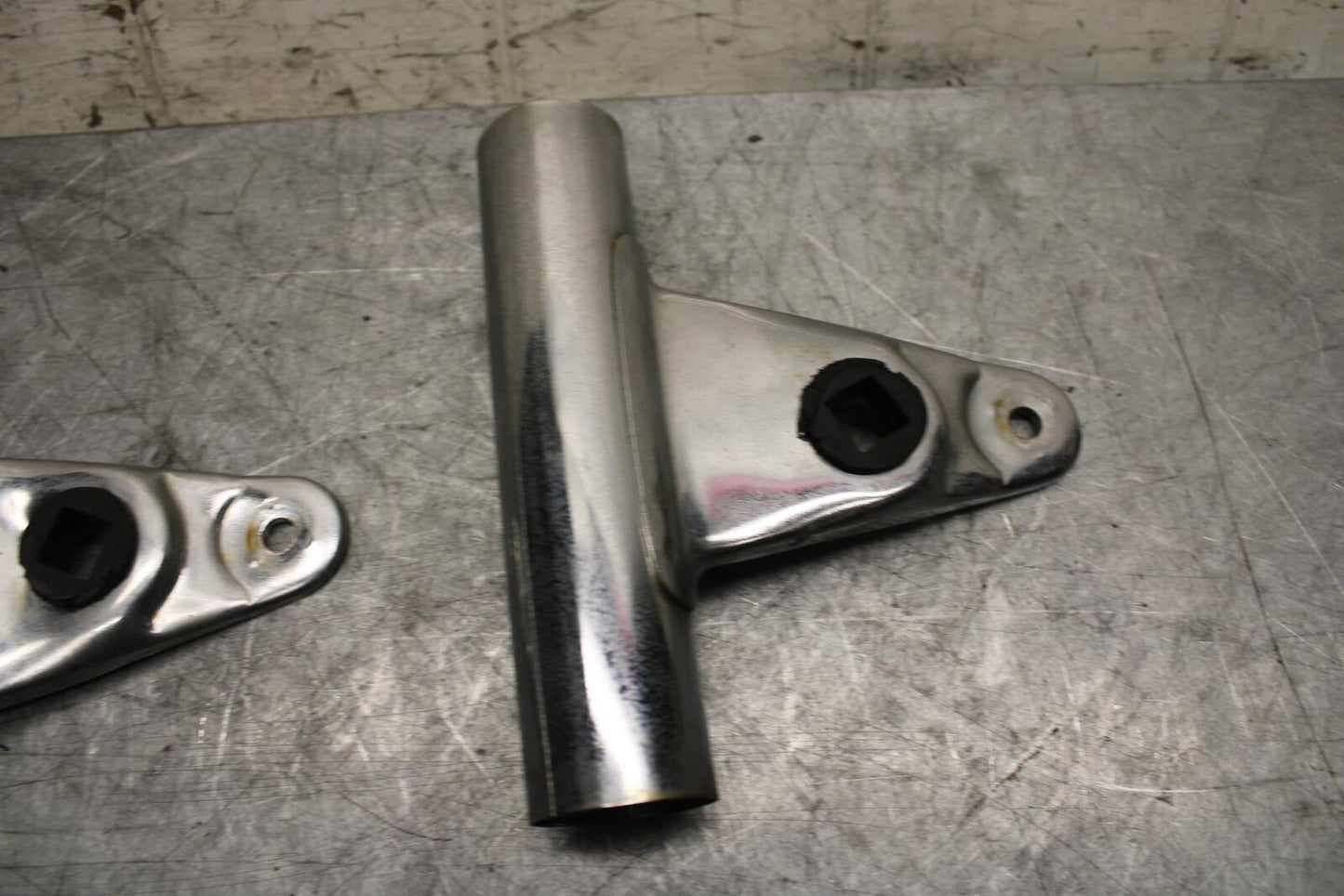 1982 Suzuki GS450L SINGLE HEADLIGHT HEAD LAMP LIGHT BRACKETS BB52