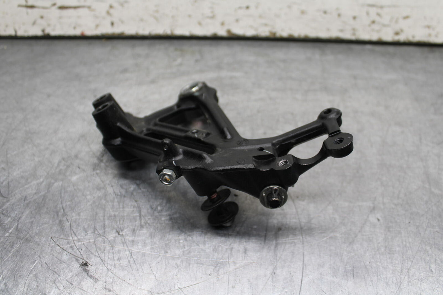 17-24 KTM 390 DUKE RIGHT REARSET REAR SET DRIVER FOOT PEG BRACKET MOUNT BB734