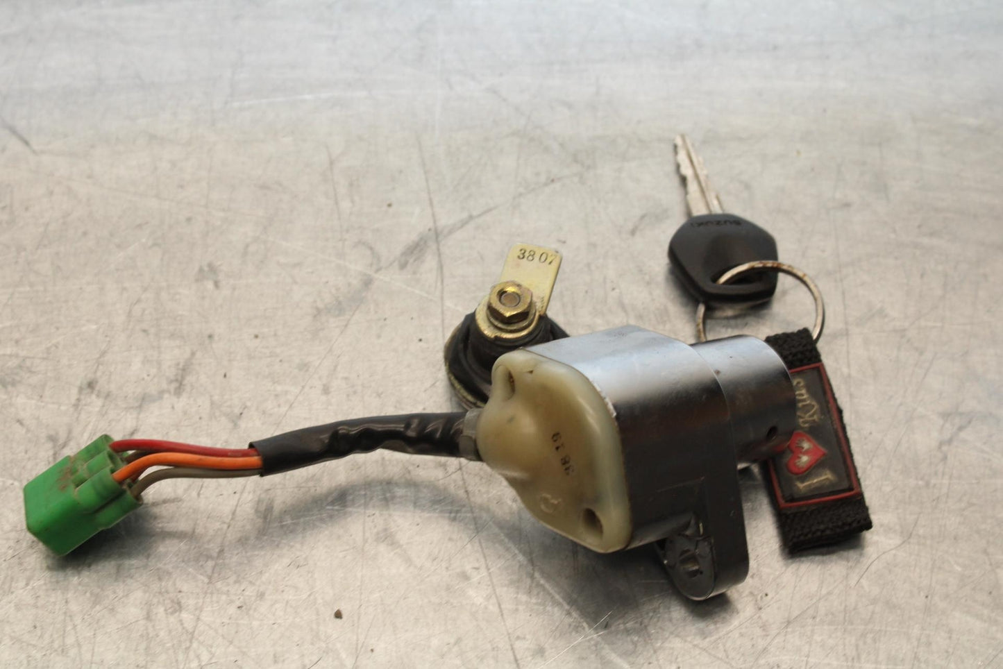 2004 Suzuki Intruder 1500 VL1500 IGNITION LOCK SET W/ GAS CAP, SEAT LOCK BB573