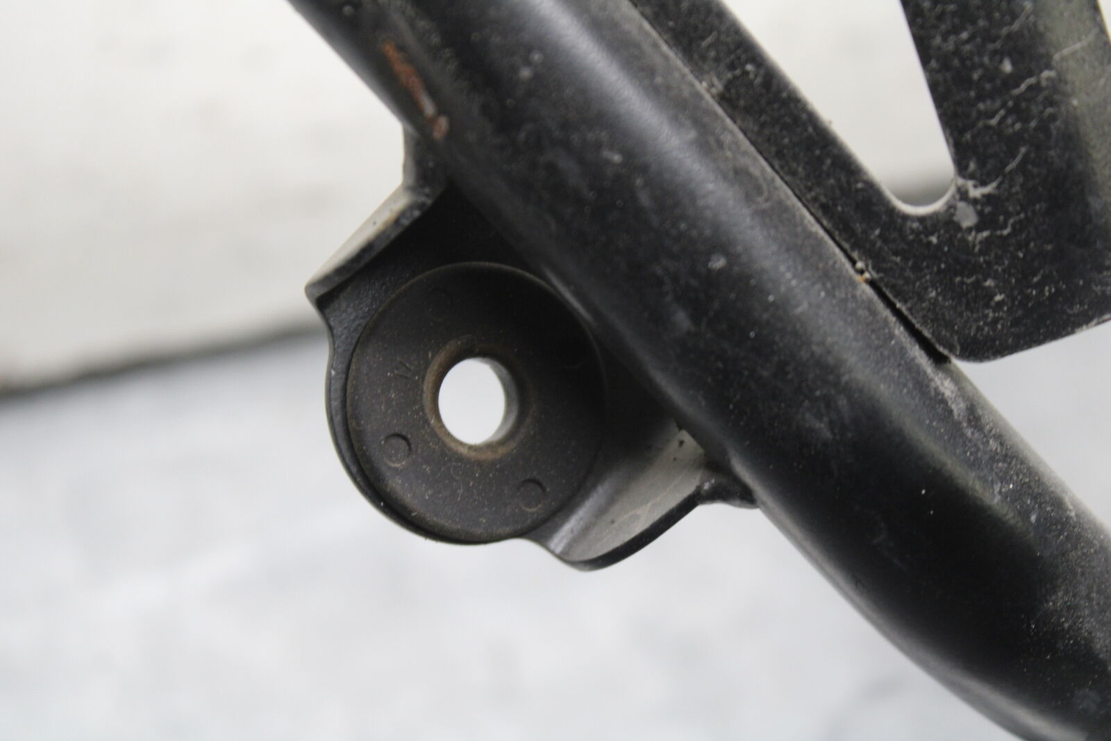 03-07 SUZUKI SV1000S UPPER FAIRING MIRROR GAUGES STAY BRACKET 94510-16G00 BB657