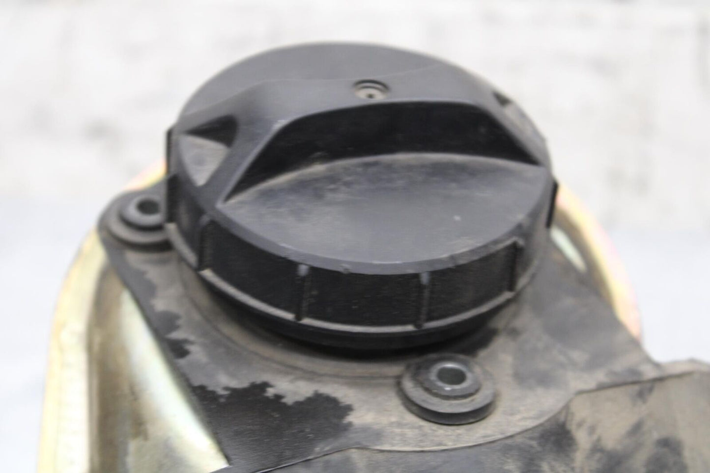 2004 Suzuki Intruder 1500 VL1500 FUEL TANK GAS CAP BB573