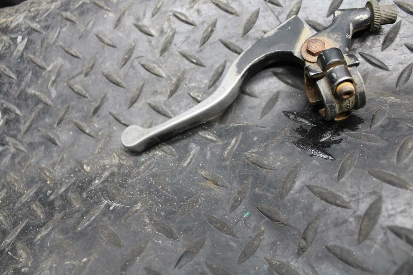 85-86 SUZUKI QUADRACER 250 CLUTCH LEVER PERCH MOUNT BRACKET BB210