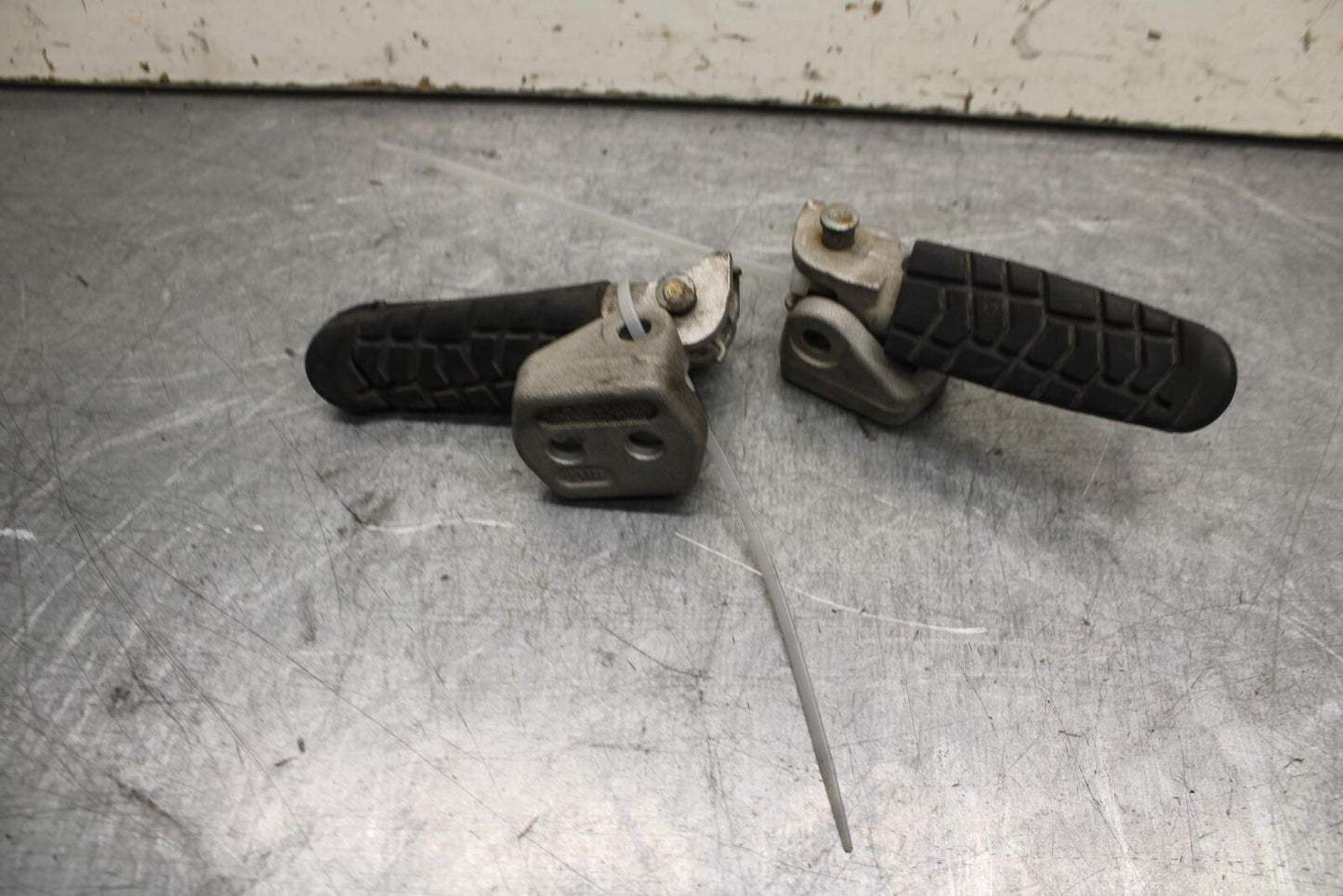 16-18 KTM 690 DUKE REAR BACK PASSENGER PEG SET PAIR BB631