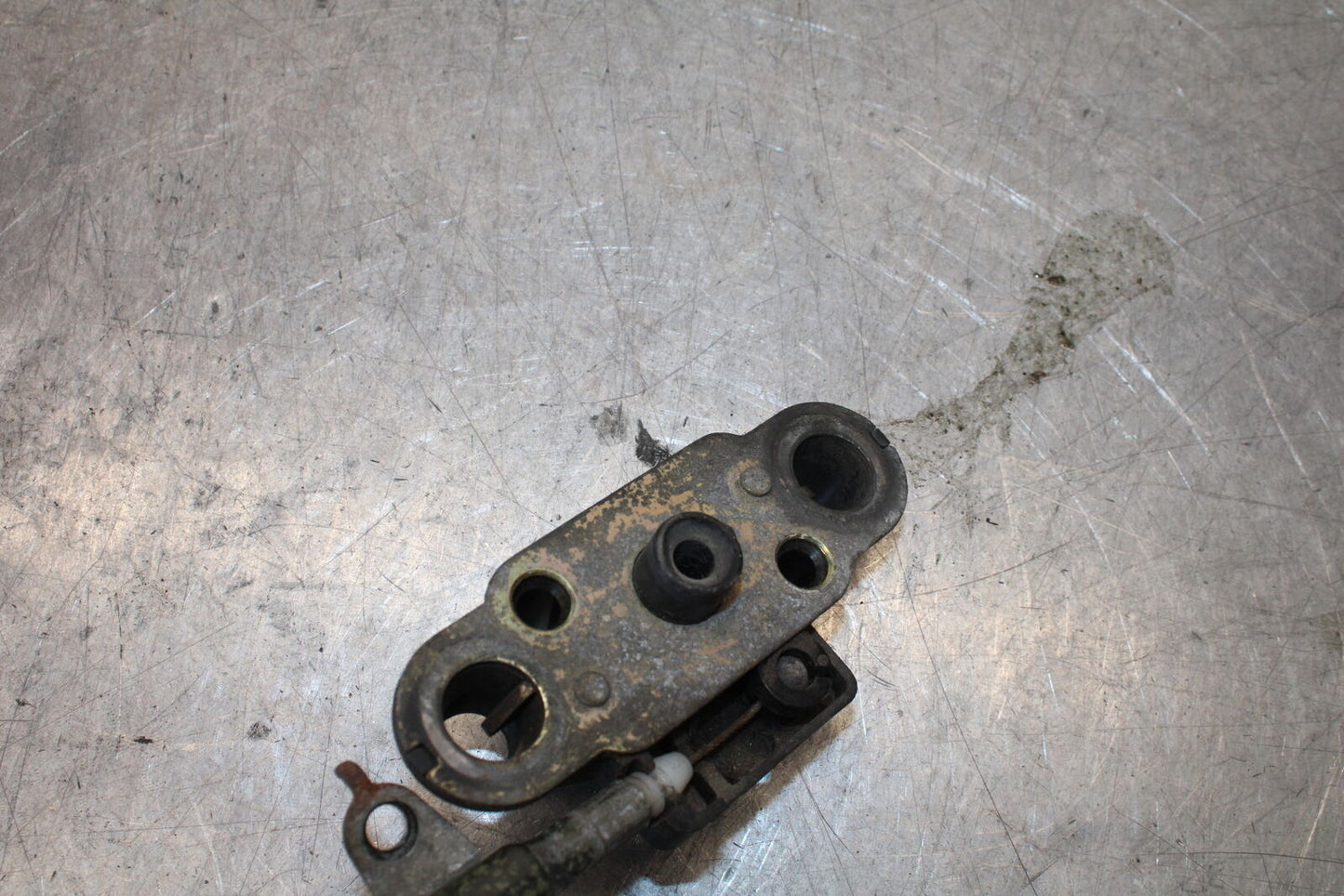 03-07 SUZUKI SV1000S REAR PASSENGER SEAT LATCH LOCK ASSEMBLY BB657