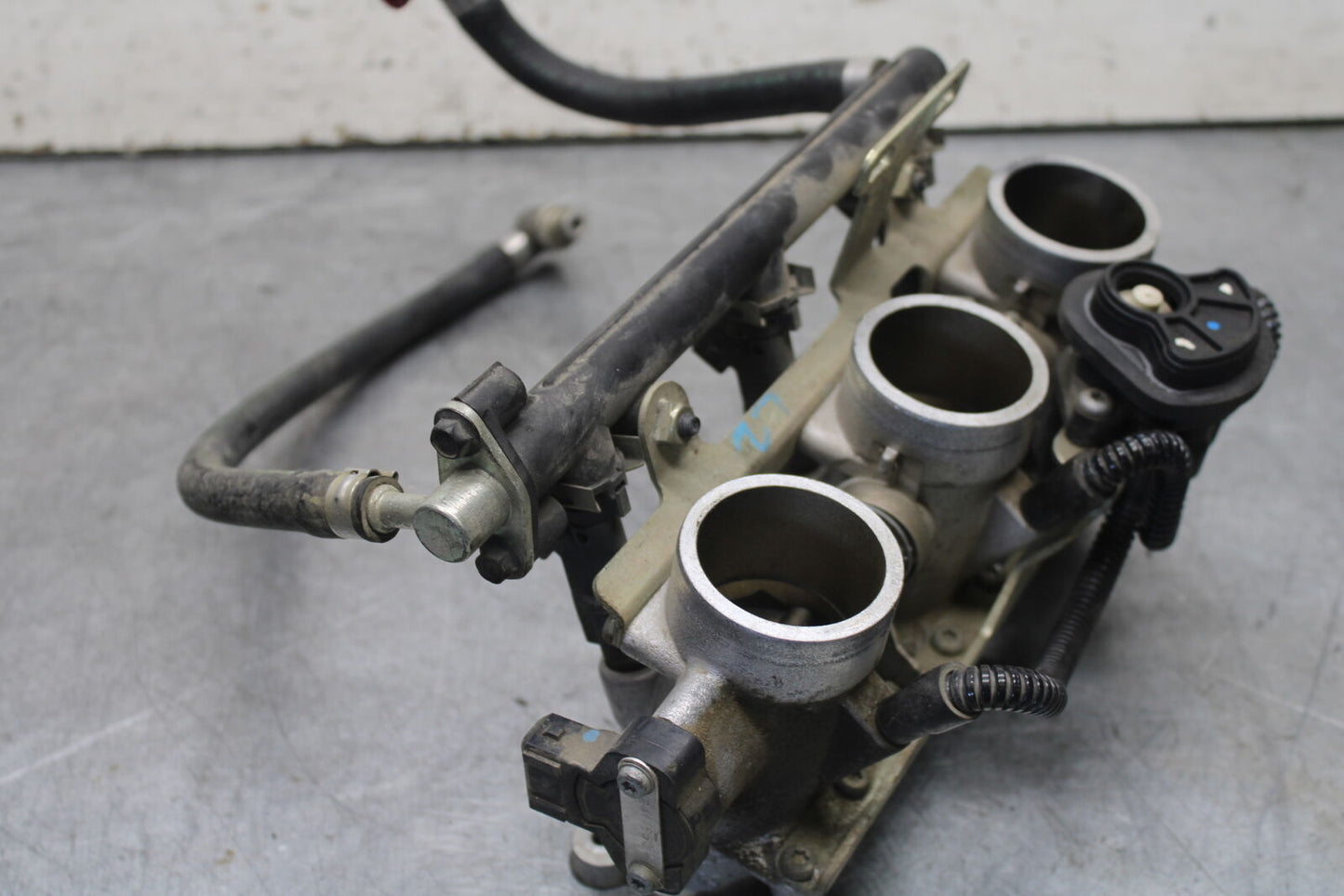 01-06 TRIUMPH TIGER 955I MAIN FUEL INJECTORS / THROTTLE BODIES BB693