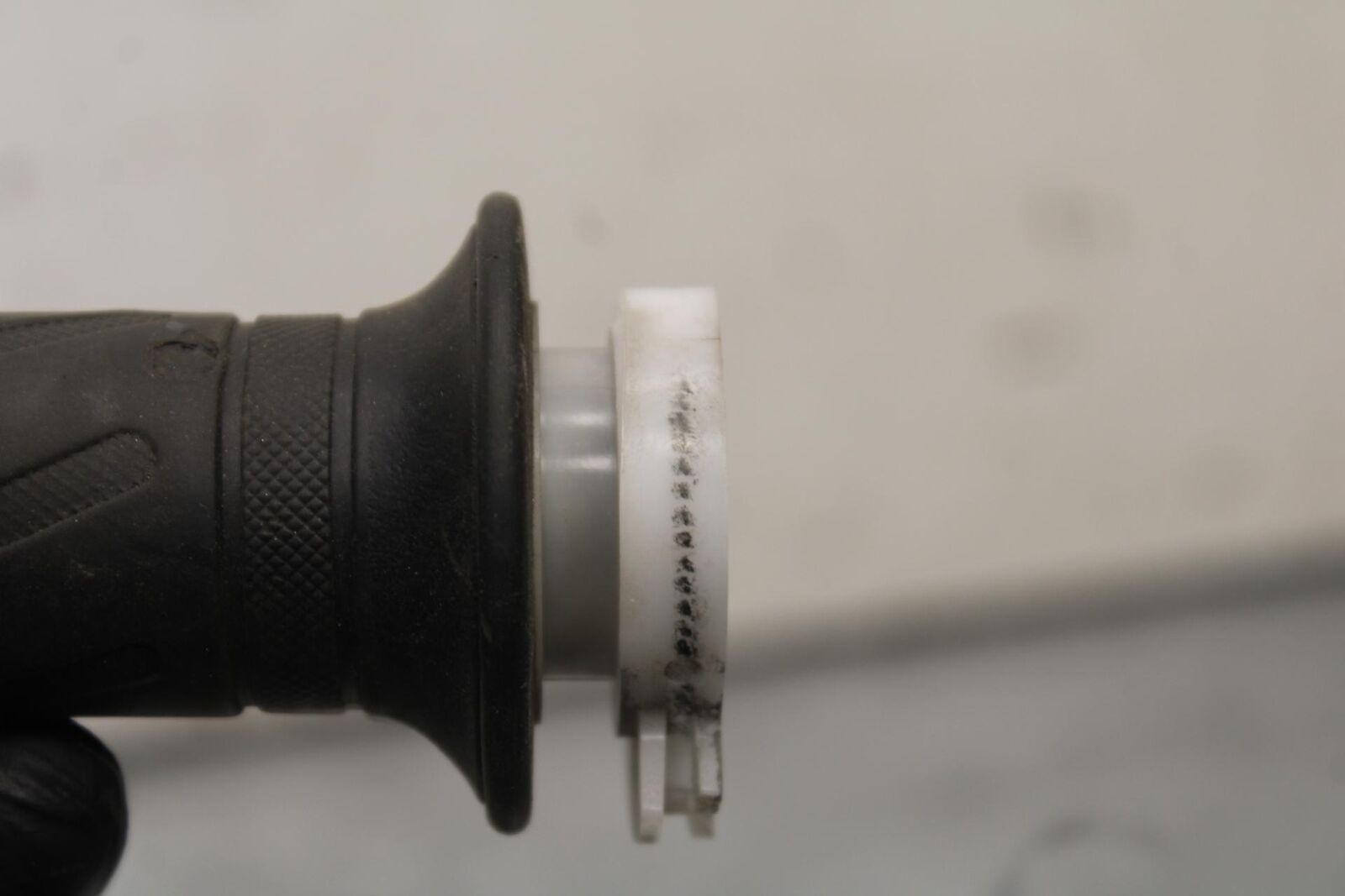 01-03 SUZUKI GSXR600 RIGHT THROTTLE GRIP BB633