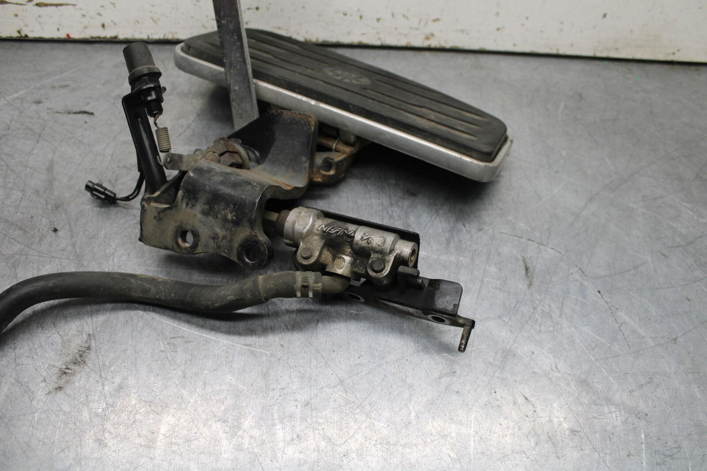 99-00 YAMAHA V STAR 1100 RIGHT FRONT FOOT REST PEG STEP BB711