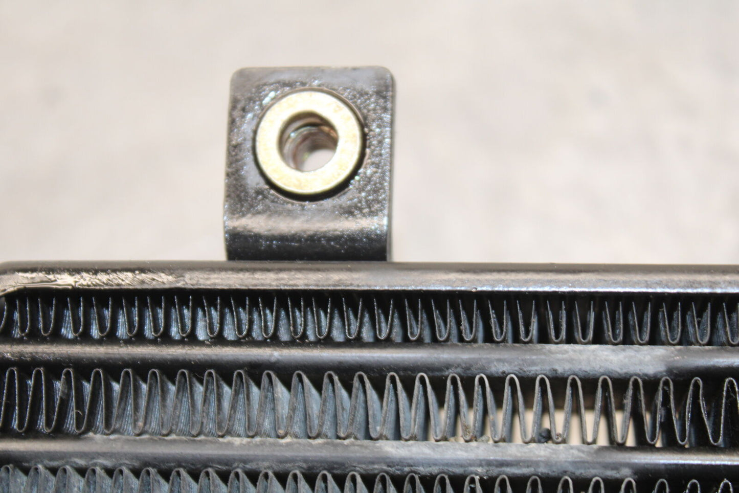 01-06 TRIUMPH TIGER 955I ENGINE MOTOR OIL COOLER BB693