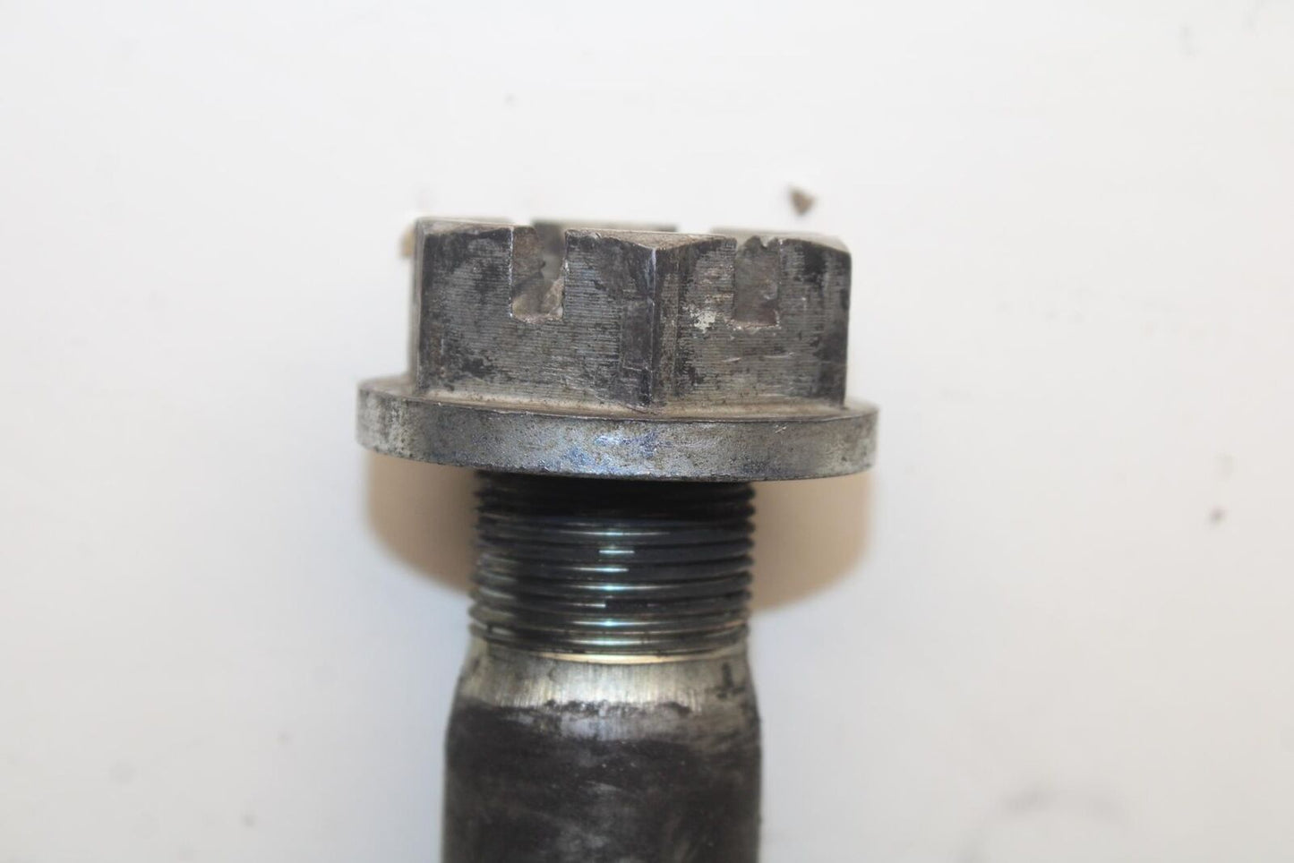 04-05 SUZUKI GSXR750 REAR AXLE BACK WHEEL RIM PIVOT BOLT AXEL 64711-33E10 BB81