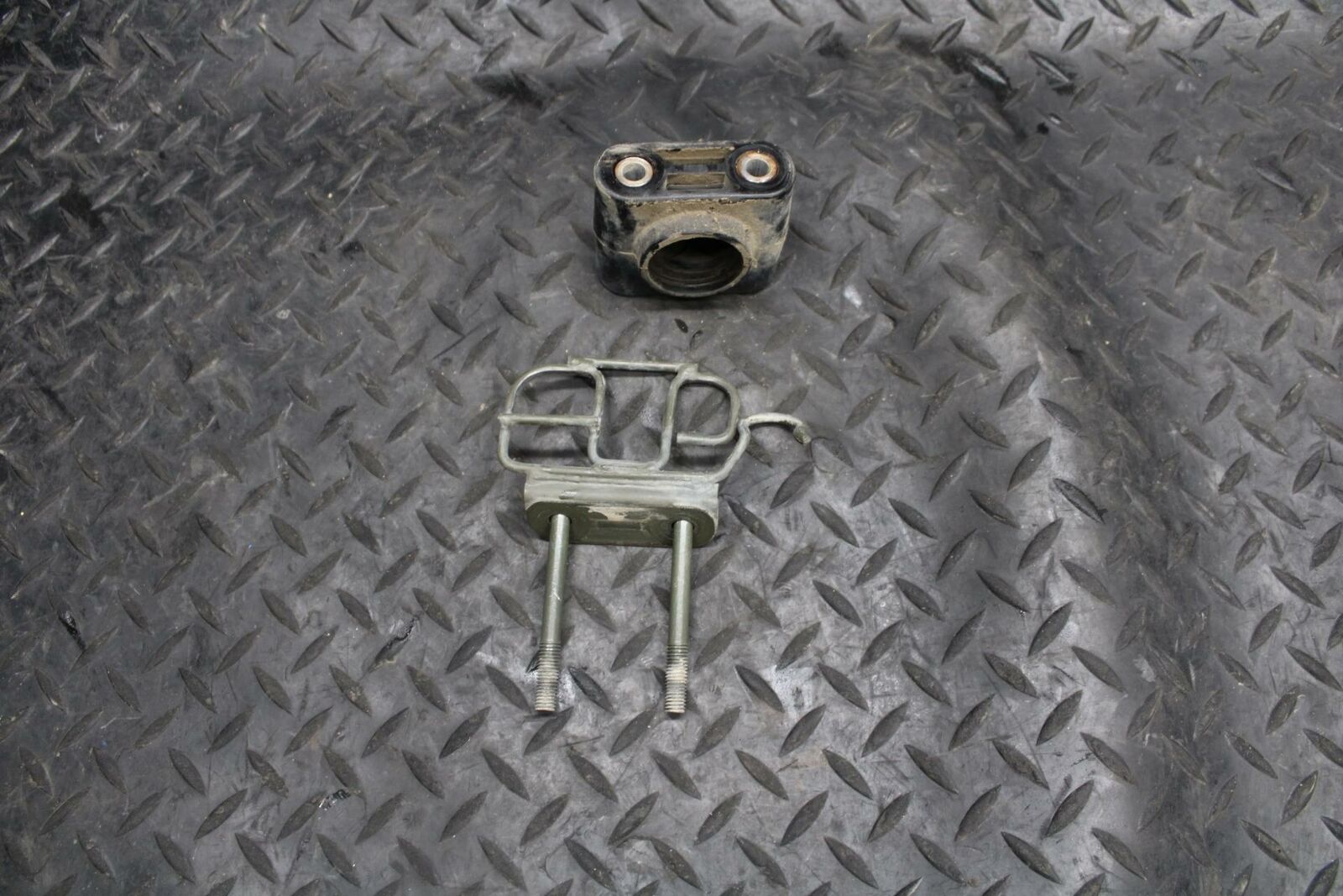 03-06 SUZUKI QUADSPORT Z400 STEERING COLUMN STAY BRACKET BB207