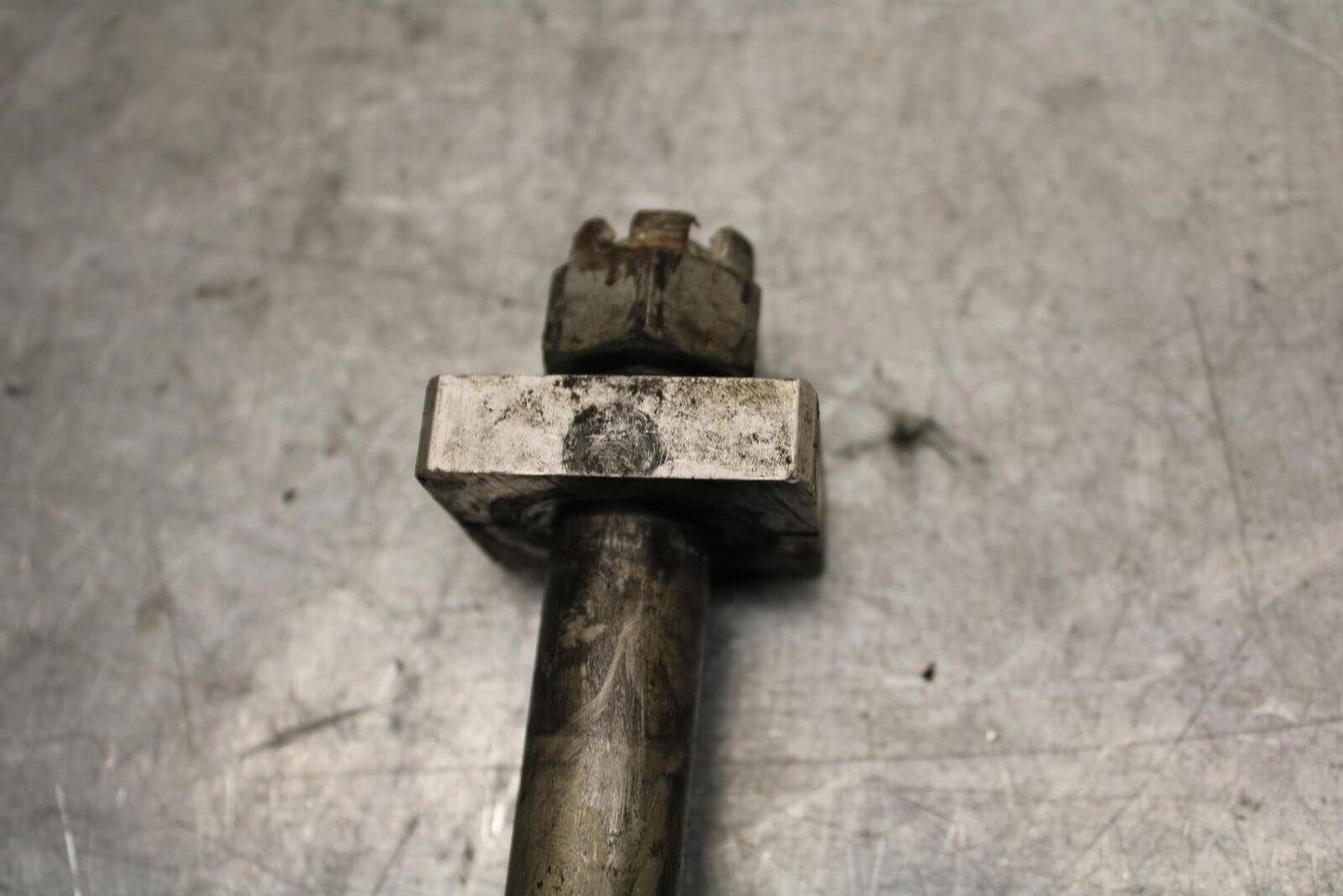 17 KAWASAKI Z900 ZR900 REAR AXLE BACK WHEEL RIM PIVOT BOLT AXEL BB549