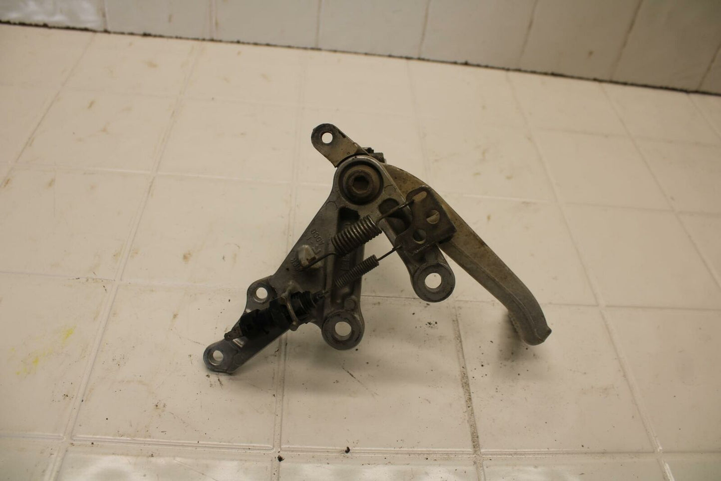 01-02 SUZUKI GSXR750 RIGHT REARSET REAR SET DRIVER FOOT PEG REST STOP BB402