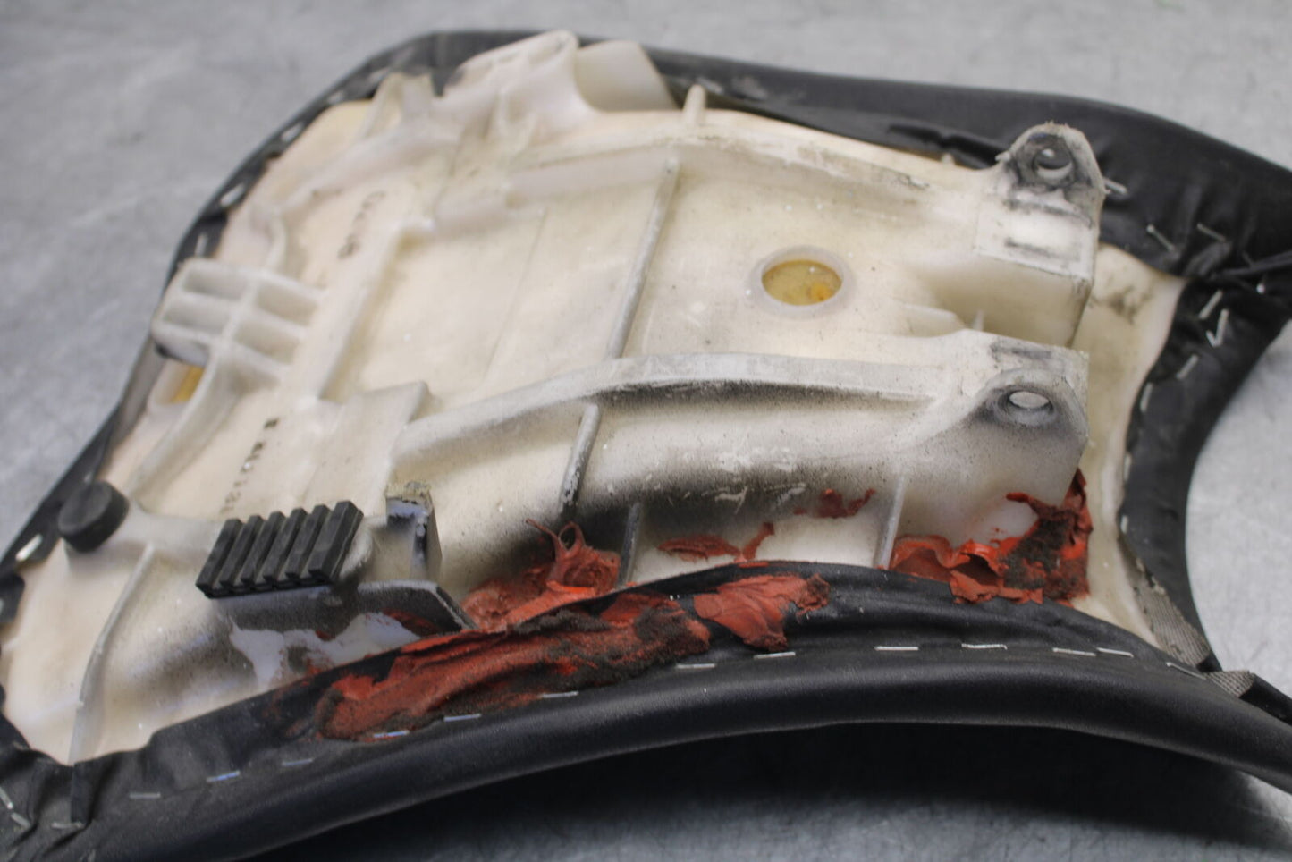 09-12 KAWASAKI NINJA ZX6R ZX600R FRONT DRIVERS SEAT PAD SADDLE PILLION BB656