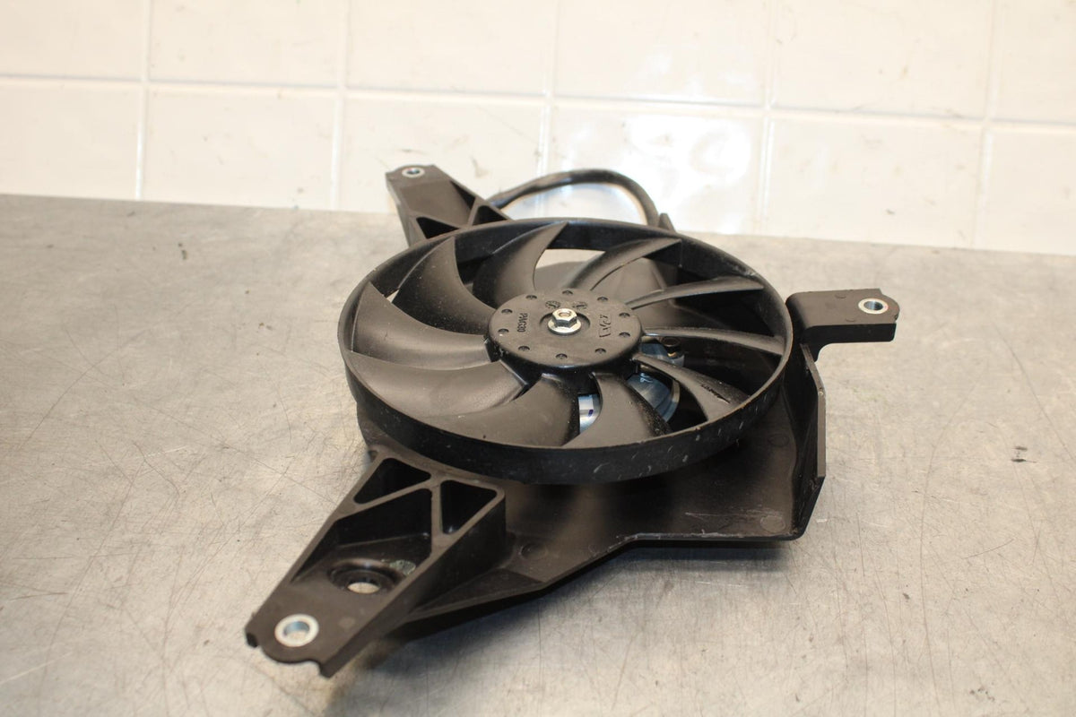 22-23 YAMAHA YZF R7 ENGINE RADIATOR COOLING FAN BB583