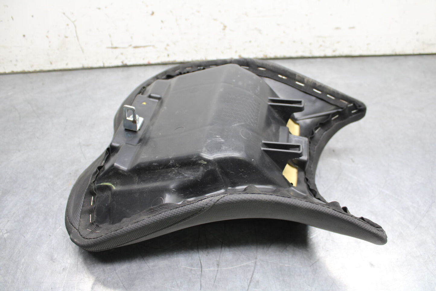 19-22 KAWASAKI Z400 FRONT DRIVERS SEAT PAD SADDLE PILLION BB738