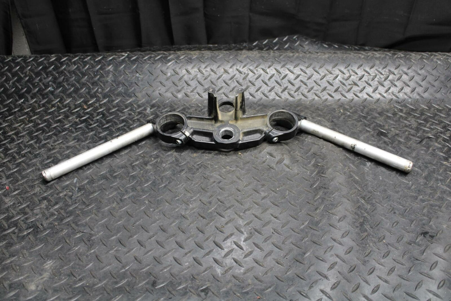 02 KAWASAKI NINJA ZX12R FORKS UPPER TRIPLE TREE CLIP ON bb194