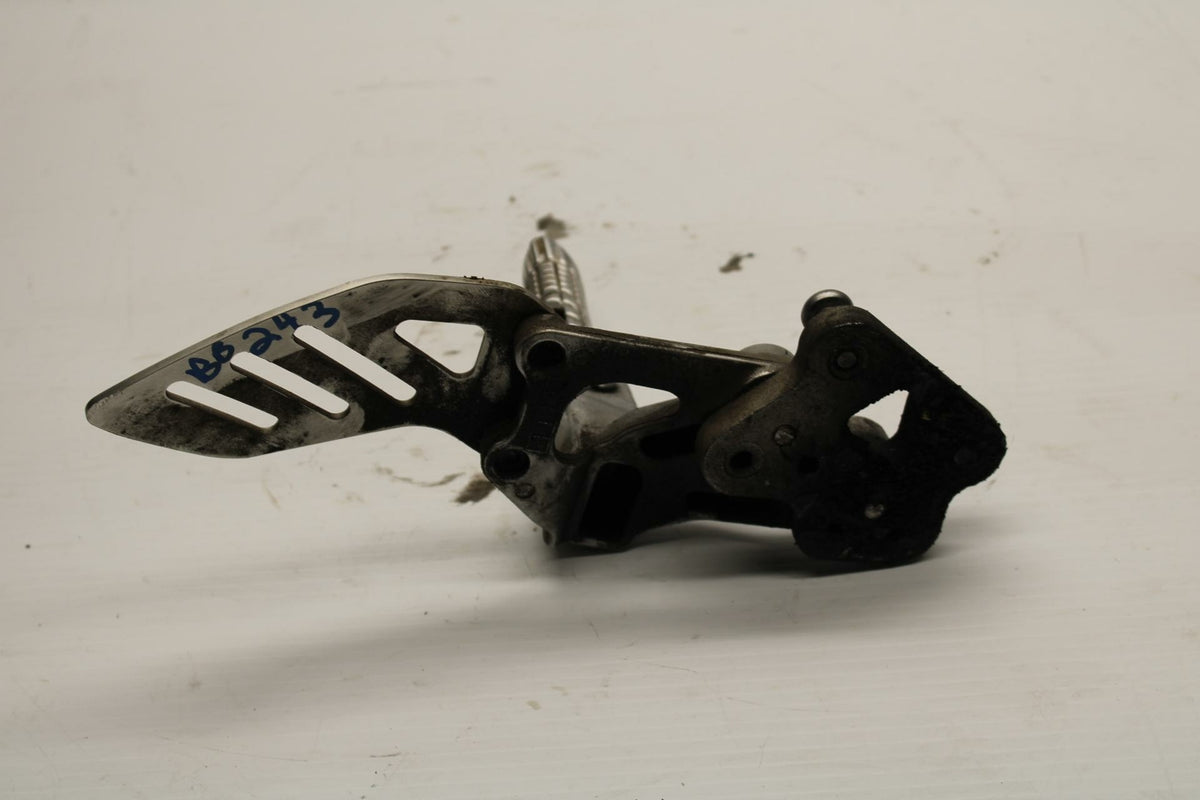 06-07 SUZUKI GSXR600 LEFT REARSET REAR SET DRIVER FOOT PEG REST STOP BB243