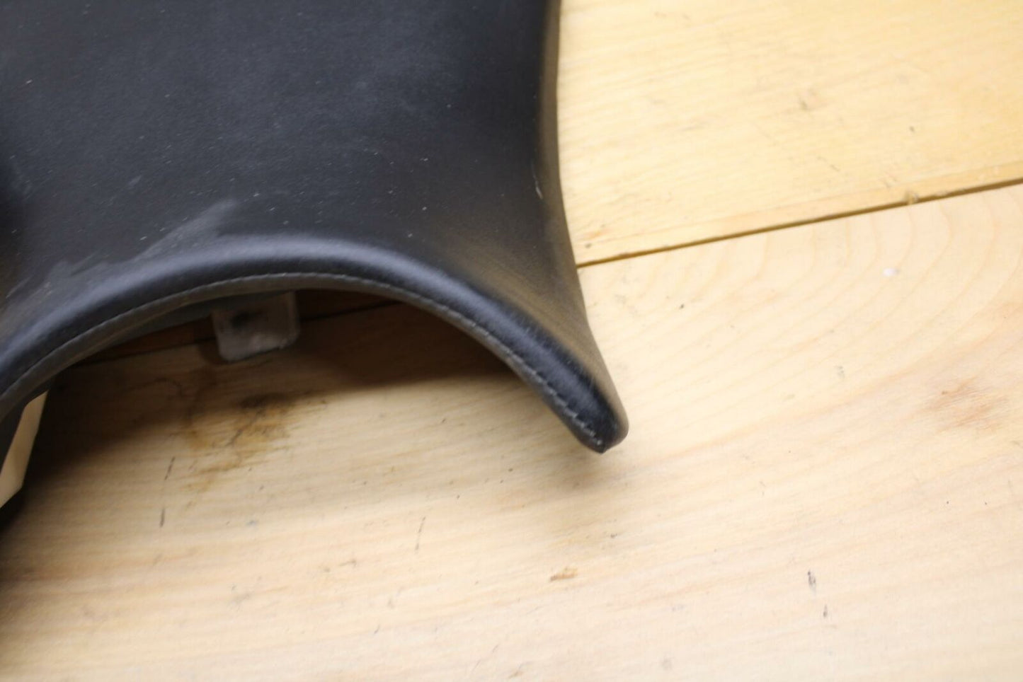 02-03 YAMAHA YZF R1 5PW FRONT DRIVERS SEAT SADDLE PILLION 5PW-24710-01-00 BB313