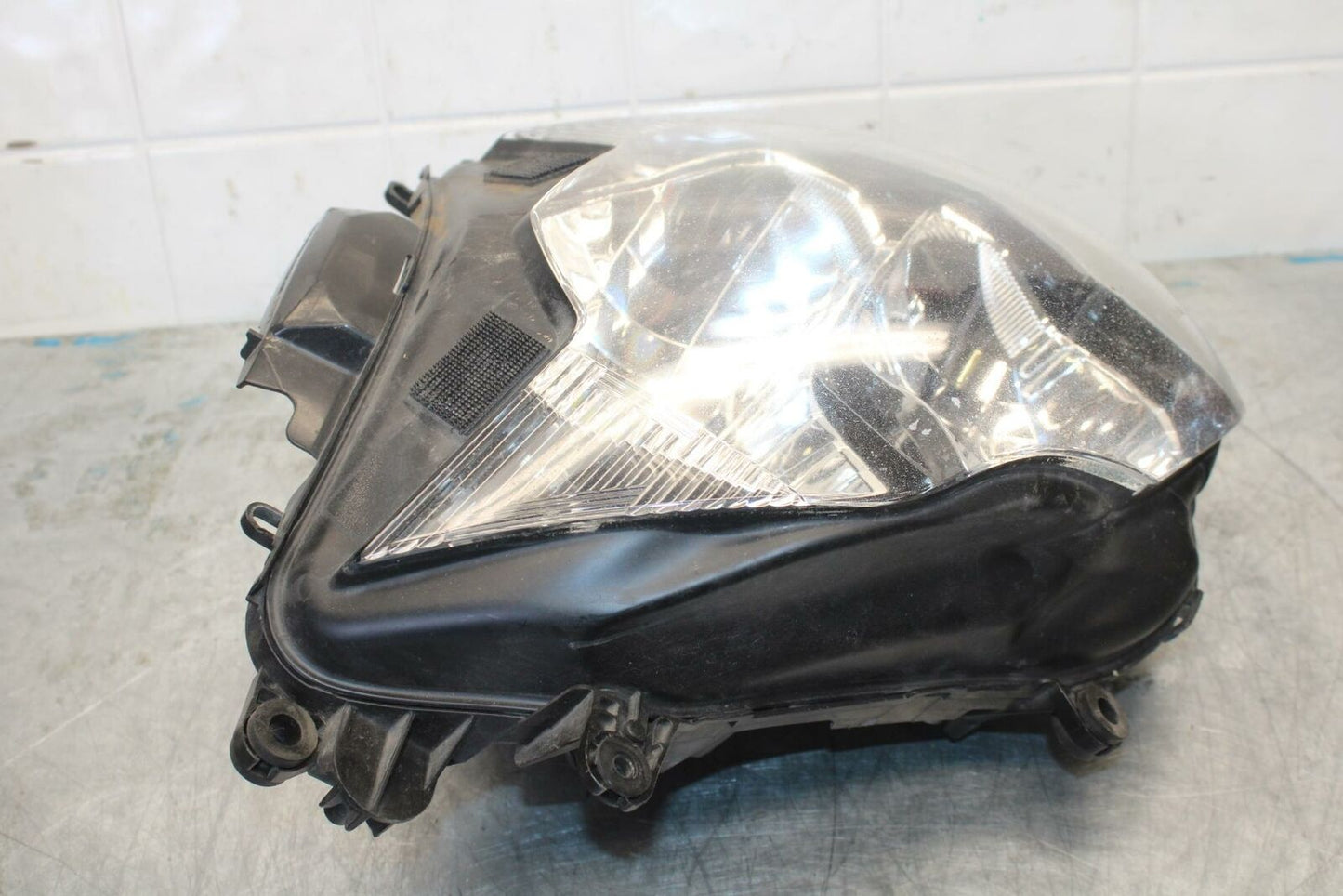 15-21 SUZUKI GSXR600 FRONT HEADLIGHT HEAD LIGHT LAMP BB418 B