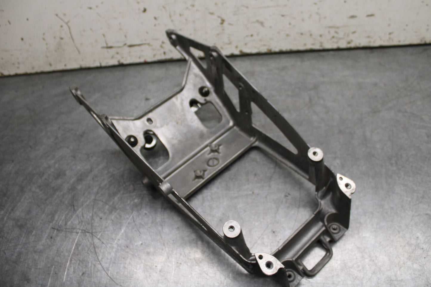 06-07 SUZUKI GSXR 600 REAR BACK TAIL SUBFRAME SUB FRAME BB737