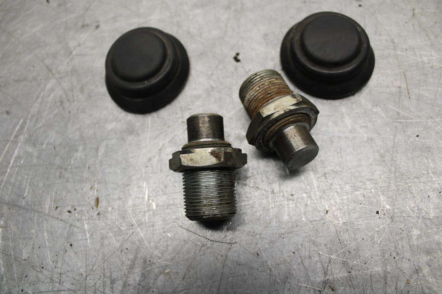 82-83 SUZUKI GS1100GL REAR BACK SWINGARM BOLT CAP COVER BB30