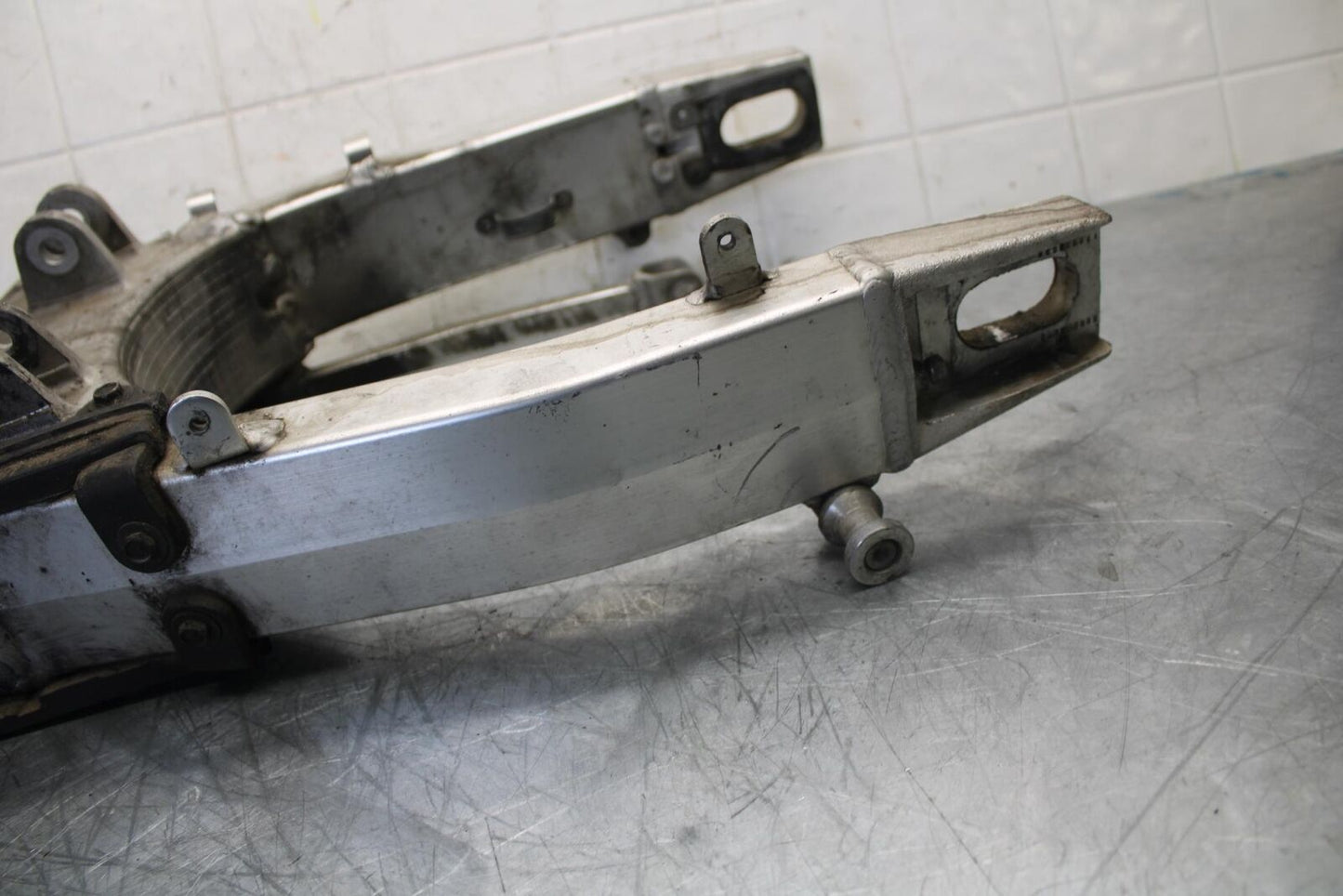 1998 Suzuki TL1000S REAR SWINGARM BACK SUSPENSION SWING ARM BB508