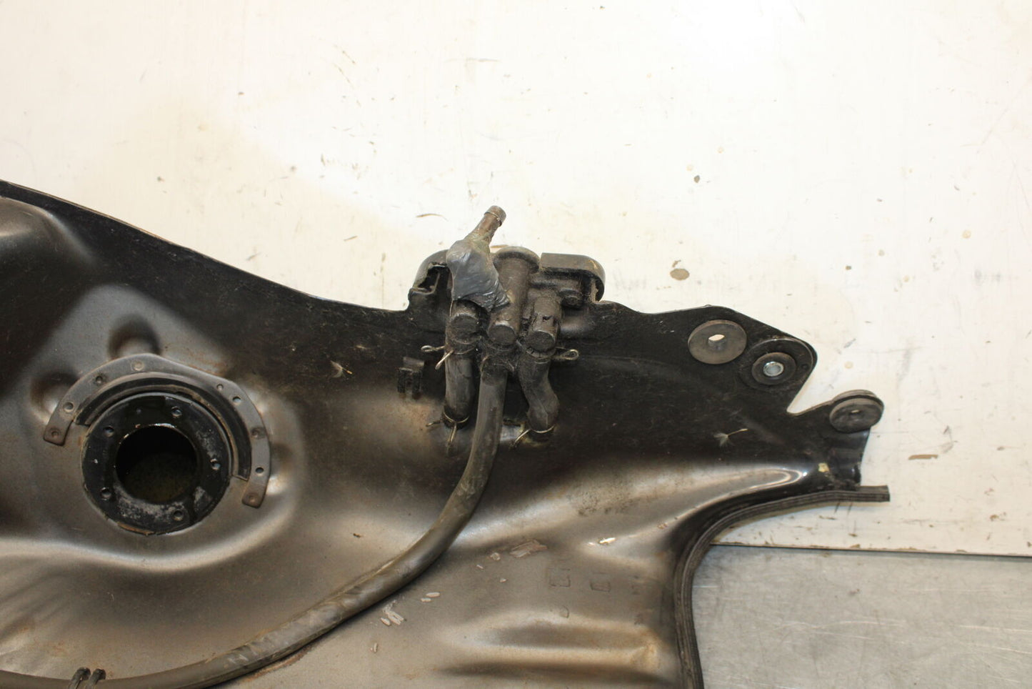 85-86 SUZUKI MADURA 1200 GAS TANK FUEL PETROL RESERVOIR BB691