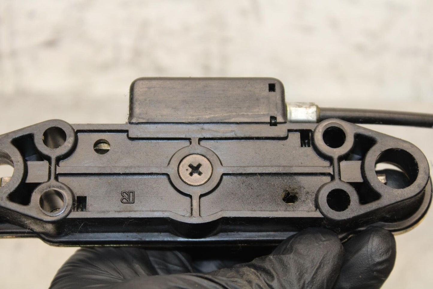 1997 Suzuki Bandit 1200 GSF1200S SEAT LATCH BB559