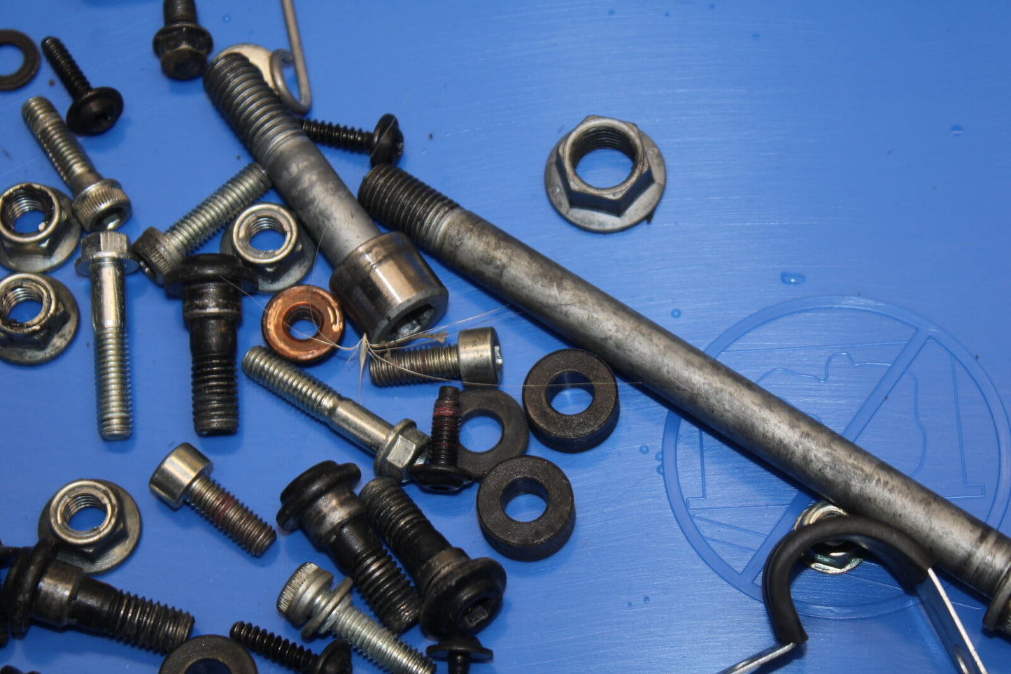 08-10 DUCATI 848 ENGINE MOUNTING BOLTS HARDWARE MOTOR SCREWS BB705