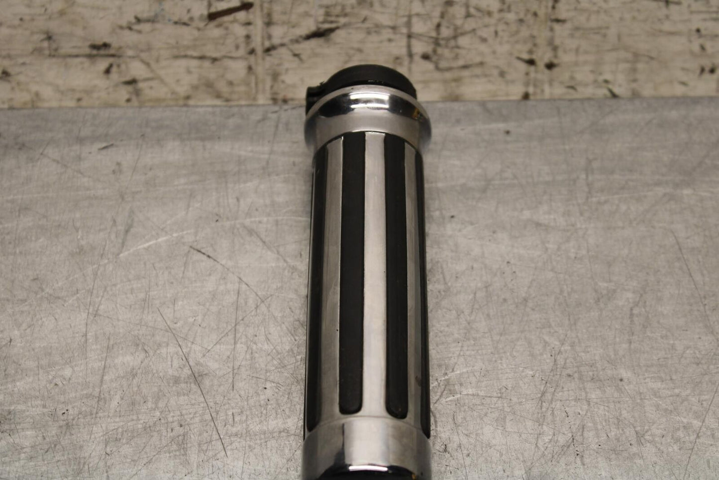 2004 Suzuki Intruder 1500 VL1500 RIGHT THROTTLE GRIP BB573