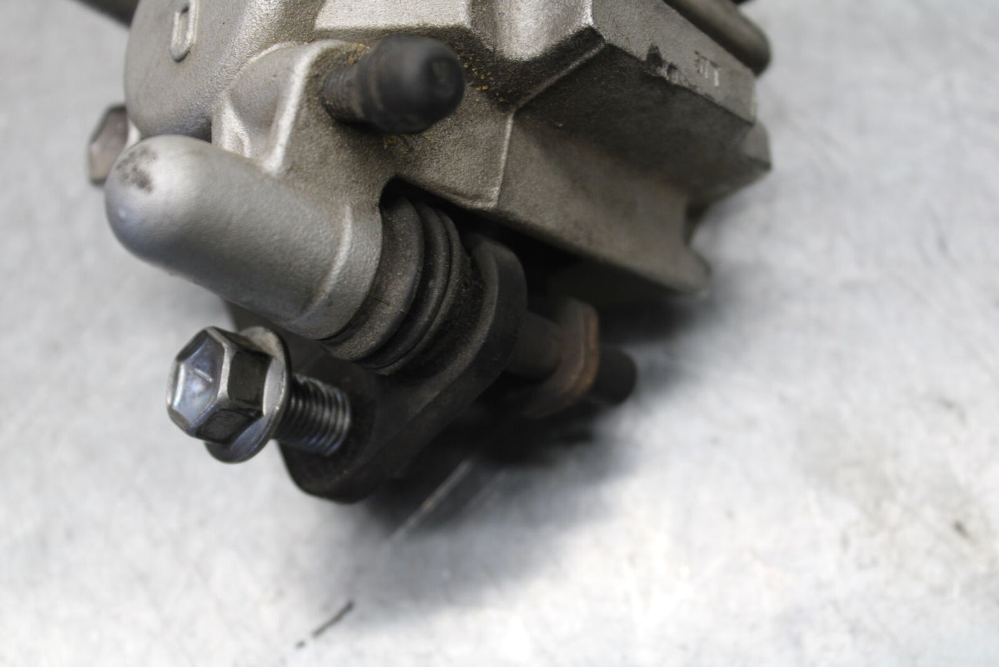 05-06 SUZUKI BOULEVARD M50 RIGHT FRONT BRAKE CALIPER 59100-33DB0-999 BB671