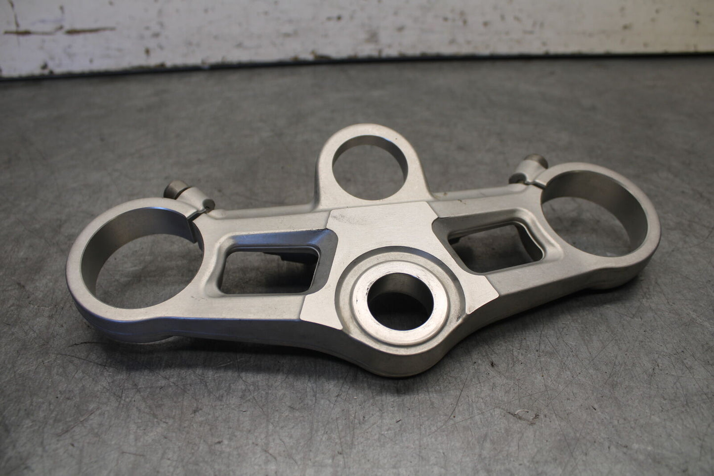 07-08 TRIUMPH DAYTONA 675 FORKS UPPER TRIPLE TREE CLAMP BB685