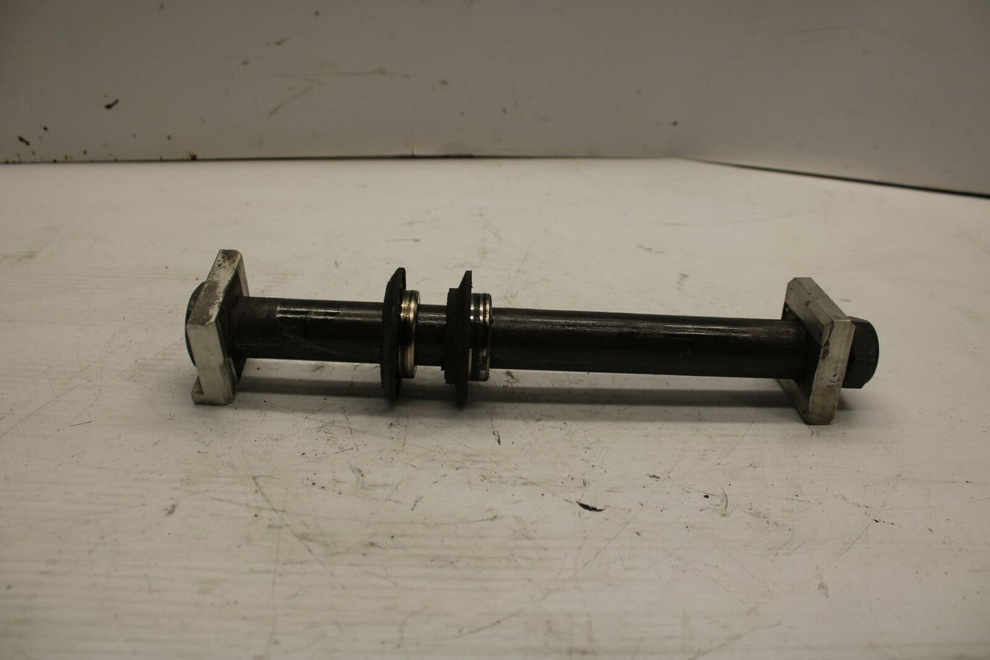 06 YAMAHA YZF R1 REAR AXLE BACK WHEEL RIM PIVOT BOLT AXEL BB282
