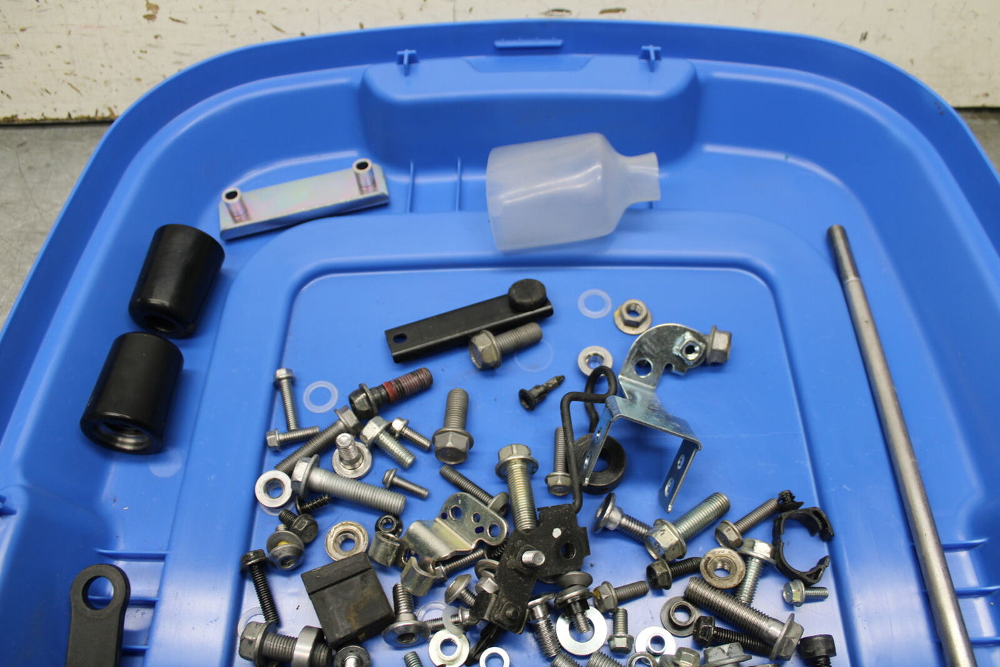 24 KAWASAKI NINJA 500 ABS MOUNTING BOLTS HARDWARE MOTOR SCREWS BB730