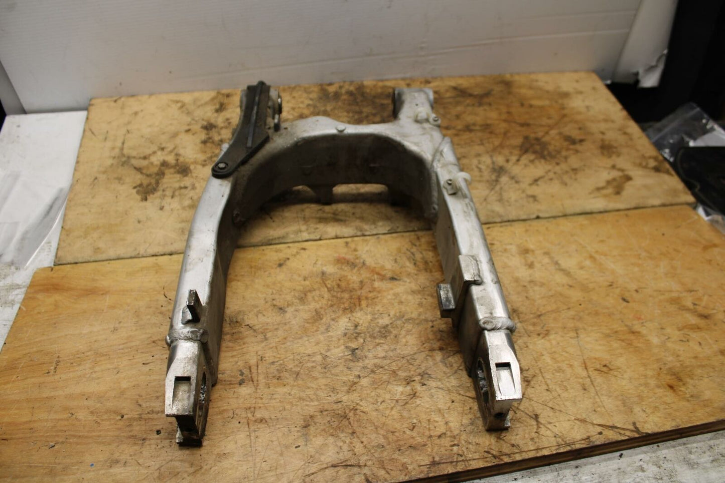 98-05 HONDA SUPER HAWK 1000 VTR1000F REAR SWINGARM SUSPENSION SWING ARM BB341
