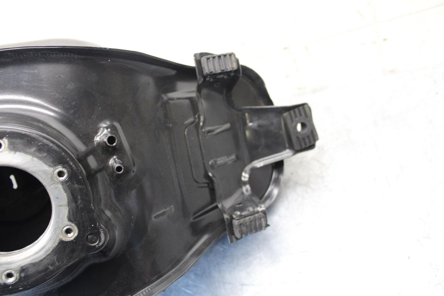 22-23 HUSQVARNA SVARTPILEN 401 GAS TANK FUEL CELL PETROL RESERVOIR BB541