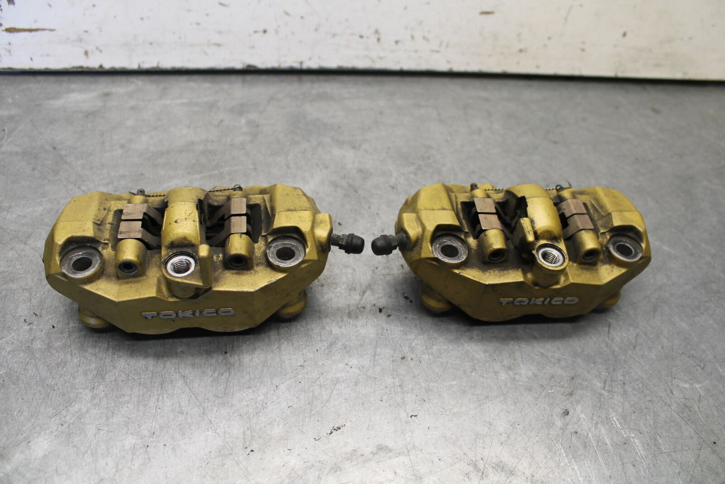 04-05 SUZUKI GSXR600 RIGHT LEFT FRONT BRAKE CALIPER SET PAIR CALIPERS BB658