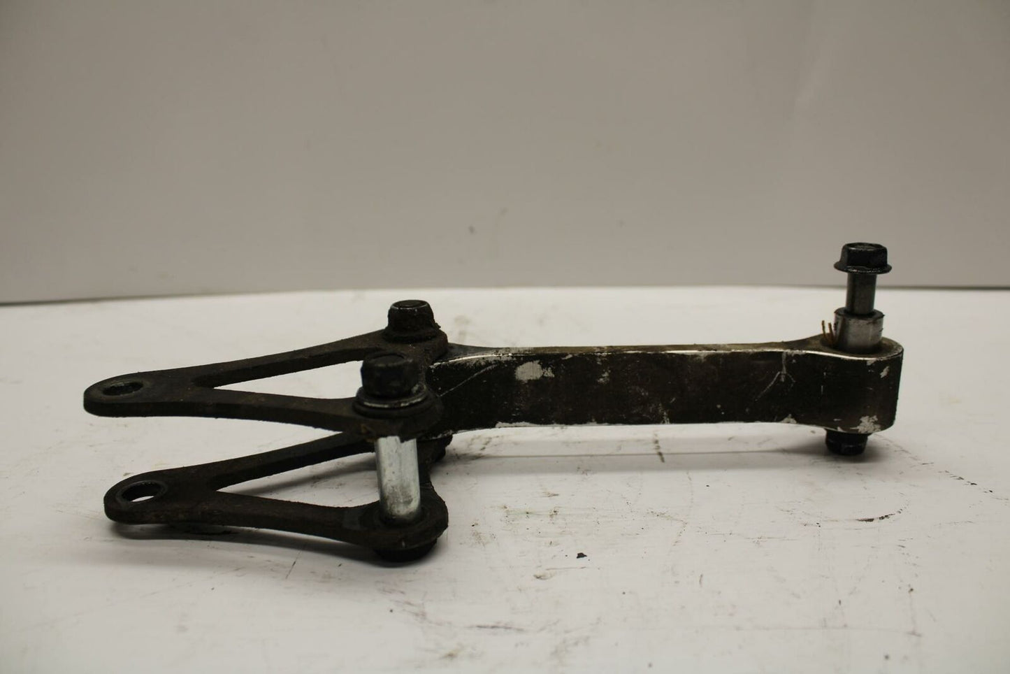 99 YAMAHA YZF R6 REAR DOGBONE SHOCK LINKAGE LINK 5EB-2217A-00-00 BB246