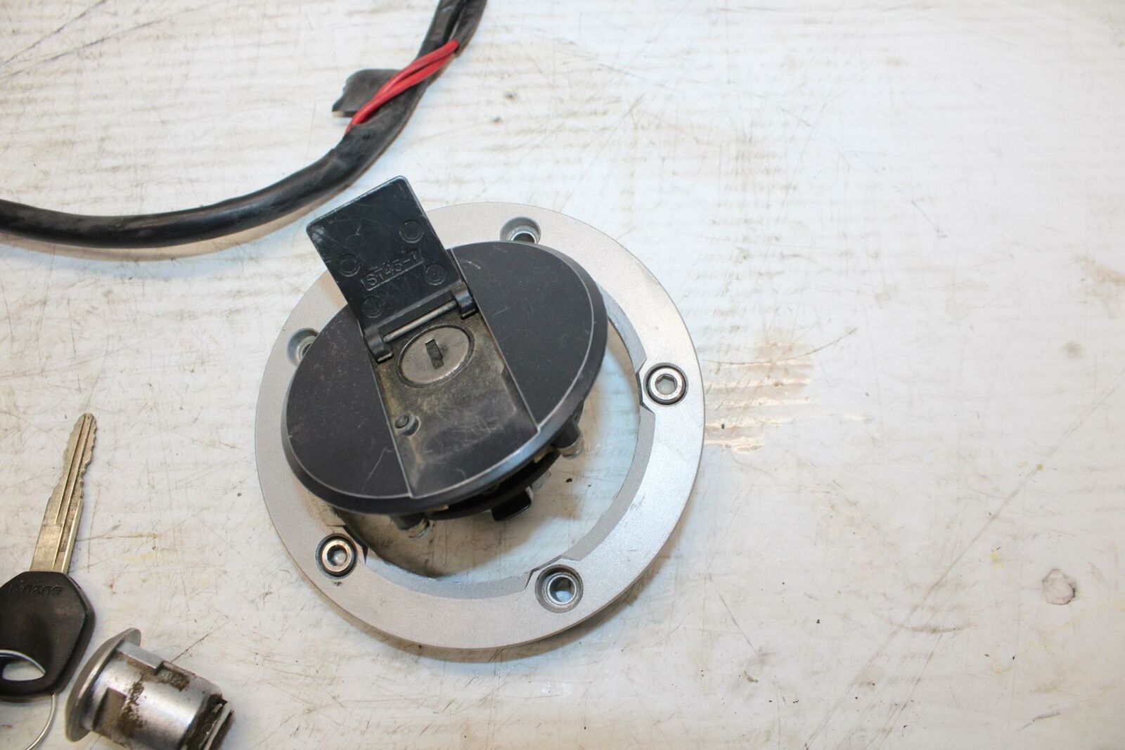 03-05 SUZUKI SV1000 IGNITION LOCK KEY SET W/ GAS CAP AND SEAT LOCK BB296