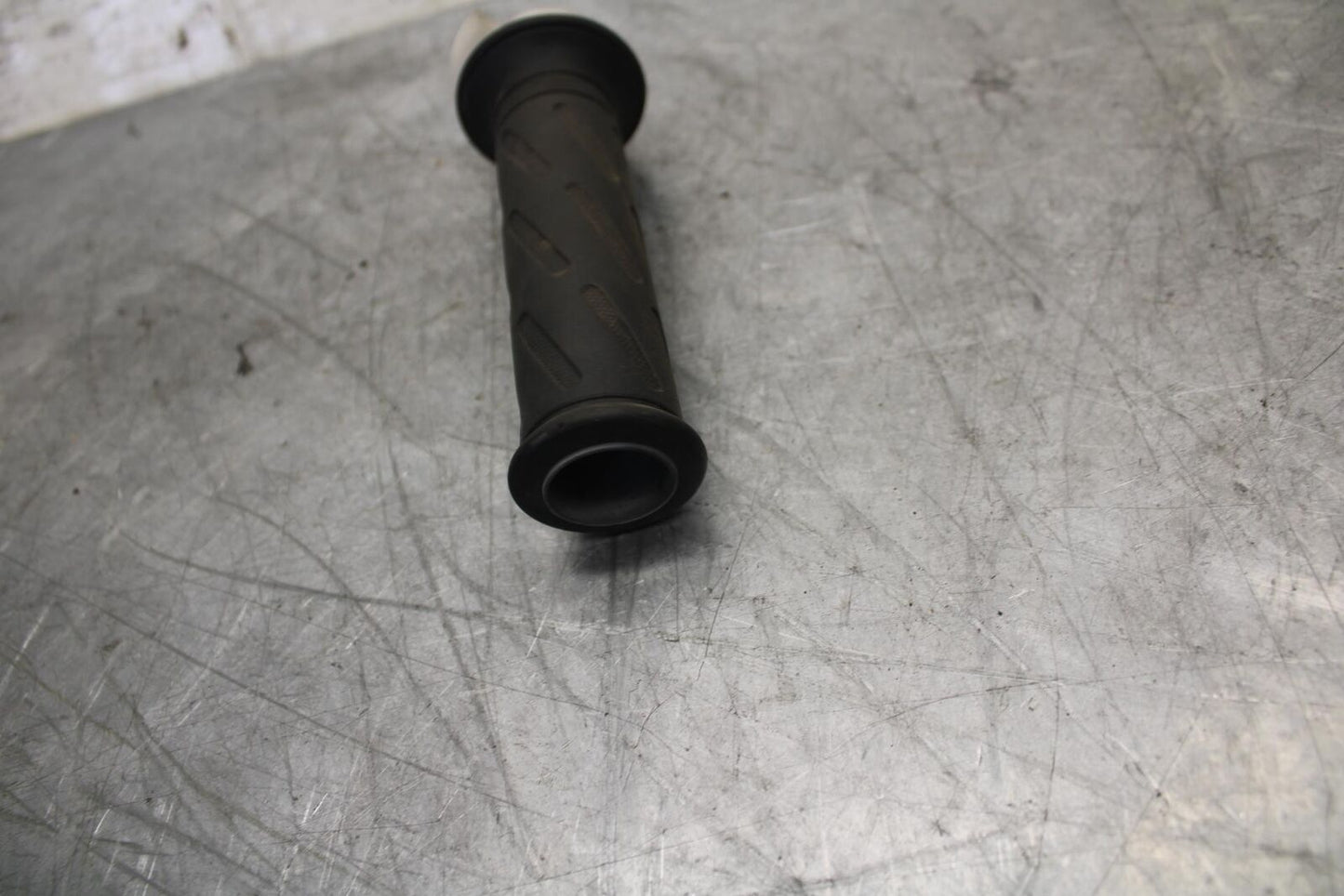 1998 Suzuki TL1000S RIGHT THROTTLE GRIP BB508