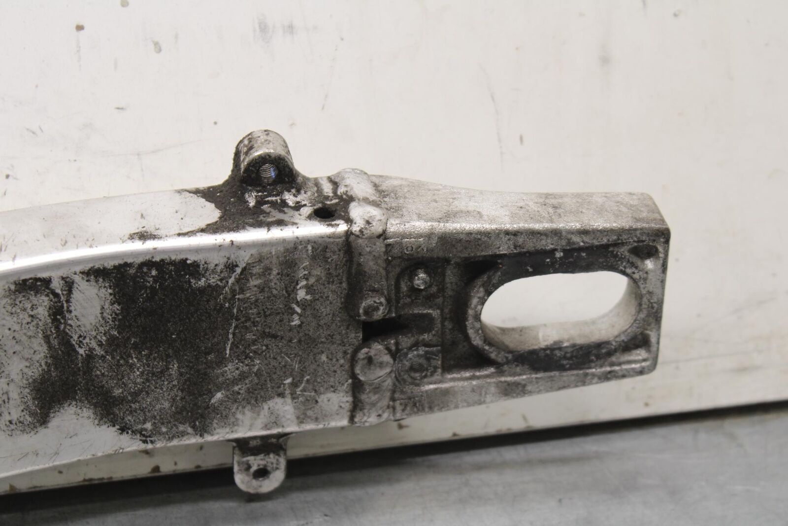 01-03 SUZUKI GSXR600 REAR SWINGARM BACK SUSPENSION SWING ARM BB639