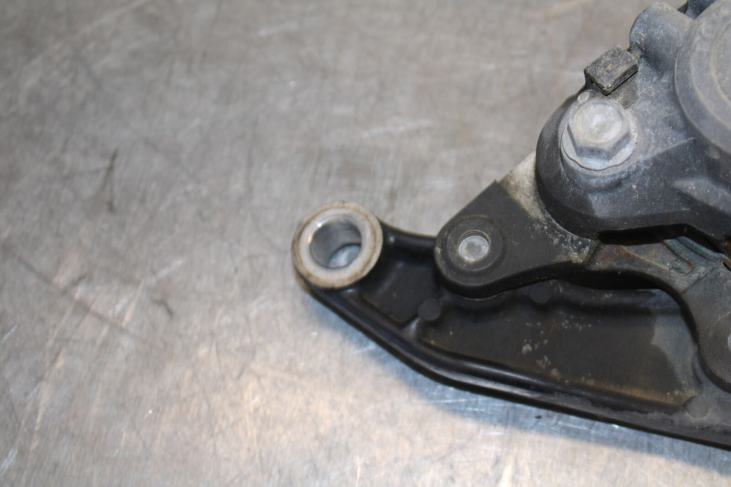 87-03 SUZUKI INTRUDER 1400 VS1400GLP REAR BACK BRAKE CALIPER W MOUNT BB702